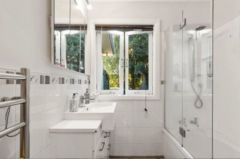 Photo of property in 46 Grande Vue Road, Hillpark, Auckland, 2102