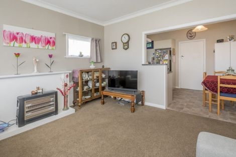 Photo of property in 37 Bowen Street, Levin, 5510