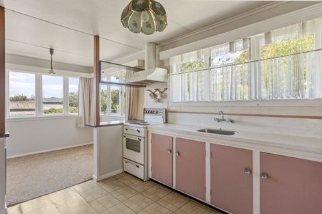 Photo of property in 17 Woodward Avenue, Mangere Bridge, Auckland, 2022