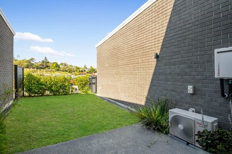 Photo of property in 72 Karepiro Drive, Stanmore Bay, Whangaparaoa, 0932