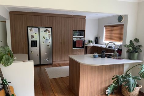 Photo of property in 37 Tanglewood Place, Cockle Bay, Auckland, 2014