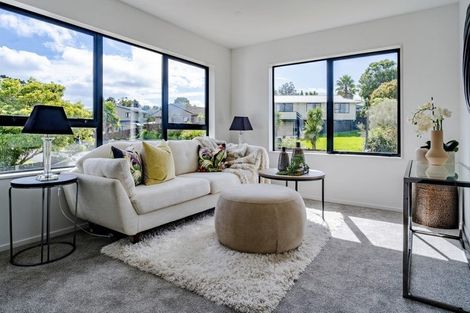 Photo of property in 18a Edgware Road, West Harbour, Auckland, 0618