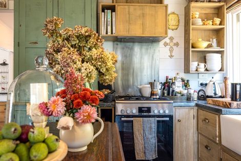 Photo of property in 24 Miro Road, Palm Beach, Waiheke Island, 1081