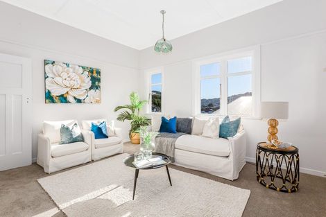 Photo of property in 61 Severn Street, Island Bay, Wellington, 6023