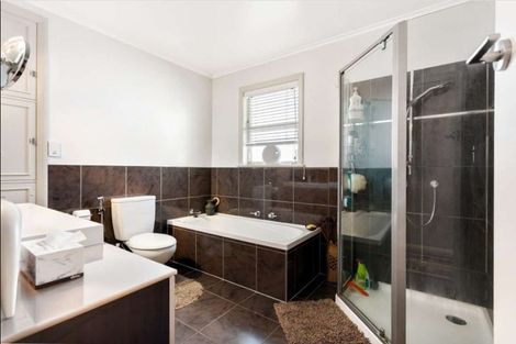 Photo of property in 59 Golf Road, New Lynn, Auckland, 0600