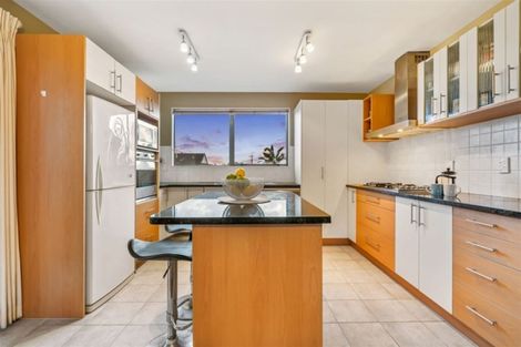 Photo of property in 5 Noel Williams Place, Windsor Park, Auckland, 0630