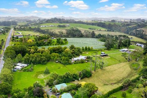 Photo of property in 98 Hanham Road, Kumeu, 0891