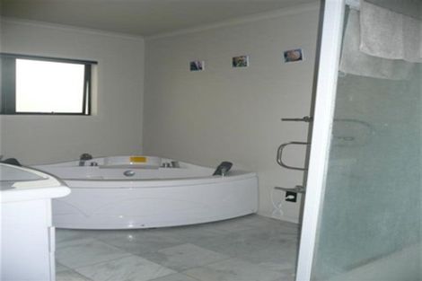 Photo of property in 12a Parris Street, Moturoa, New Plymouth, 4310