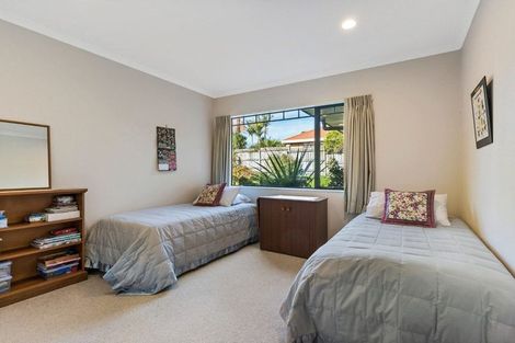 Photo of property in 12 Mohill Place, East Tamaki Heights, Auckland, 2016