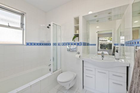 Photo of property in 192 Lake Road, Belmont, Auckland, 0622