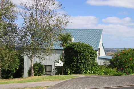 Photo of property in 23 Hadfield Street, Beach Haven, Auckland, 0626