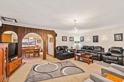 Photo of property in 17 Cyclarama Crescent, Massey, Auckland, 0614
