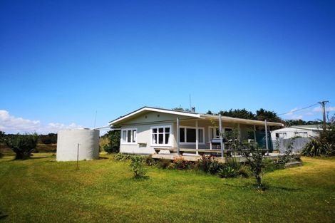 Photo of property in 37 Birds Beach Road, Tapora, Wellsford, 0977