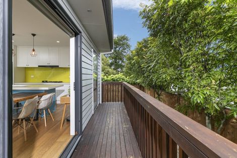 Photo of property in 8b Dallinghoe Crescent, Milford, Auckland, 0620