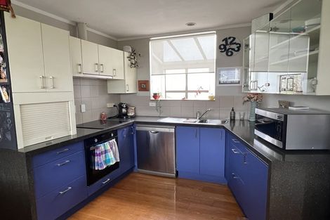 Photo of property in 4 Manutara Avenue, Forrest Hill, Auckland, 0620