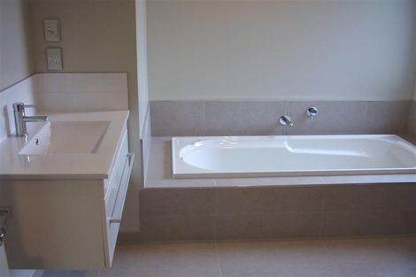 Photo of property in 2 Yew Tree Lane, Hillmorton, Christchurch, 8024