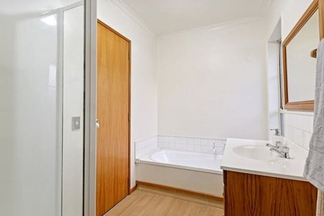 Photo of property in 2 Curletts Road, Sockburn, Christchurch, 8042