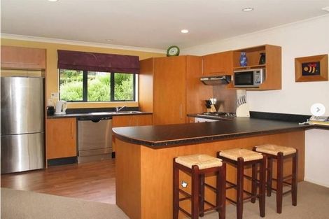 Photo of property in 2 Stella Grove, Newlands, Wellington, 6037