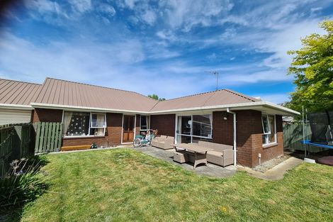 Photo of property in 2/3 Claverley Gardens, Avonhead, Christchurch, 8042