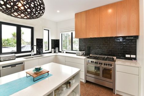 Photo of property in 7 Tree Fern Trail, Campbells Bay, Auckland, 0630