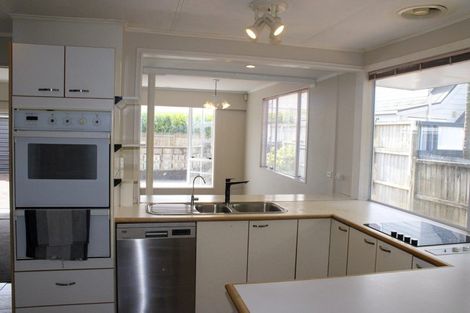 Photo of property in 5 Sullivan Avenue, Mangere Bridge, Auckland, 2022