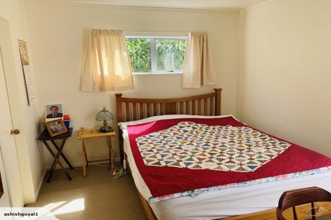 Photo of property in 2b Sunhaven Drive, Newlands, Wellington, 6037