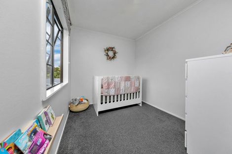 Photo of property in 2/77 Atkinson Road, Titirangi, Auckland, 0604