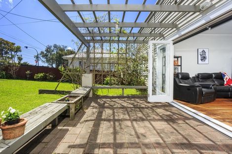 Photo of property in 21 Roberts Avenue, Bayswater, Auckland, 0622