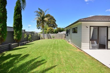 Photo of property in 31 Ronald Macken Place, Windsor Park, Auckland, 0632