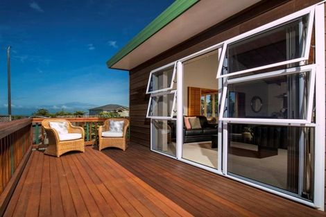 Photo of property in 928 East Coast Road, Northcross, Auckland, 0630