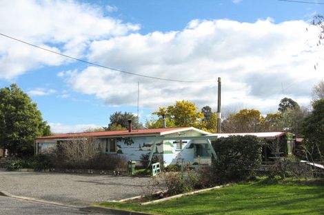Photo of property in 11 Rathbone Street, Waipawa, 4210