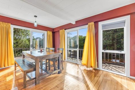 Photo of property in 50 Seaview Road, Marfell, New Plymouth, 4310