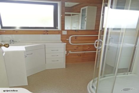 Photo of property in 35 Moffat Road, Red Beach, 0932