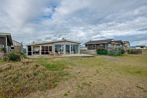 Photo of property in 18a Marine Parade South, Foxton Beach, Foxton, 4815