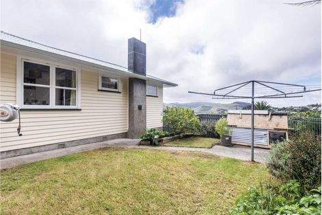 Photo of property in 5 Catherine Crescent, Paparangi, Wellington, 6037