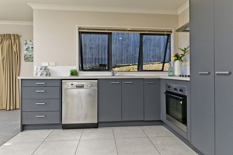 Photo of property in 14 Sapperton Drive, Henderson, Auckland, 0612