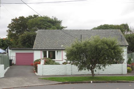 Photo of property in 4 Hobbs Grove, Epuni, Lower Hutt, 5011