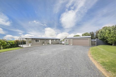 Photo of property in 15 Alf Access Road, Helensville, 0875