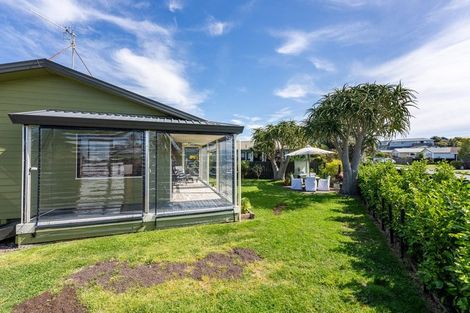 Photo of property in 88 Queens Road, Waikanae Beach, Waikanae, 5036