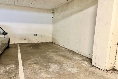 Photo of property in 17 Kent Terrace - Kent Apartments, 5f/16 Kent Terrace, Mount Victoria, Wellington, 6011