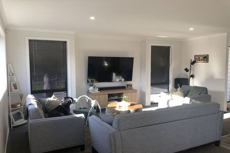 Photo of property in 31 Tahuna Minhinnick Drive, Glenbrook, 2681