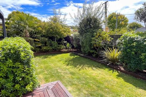 Photo of property in 2 Roscoe Street, Saint Martins, Christchurch, 8022