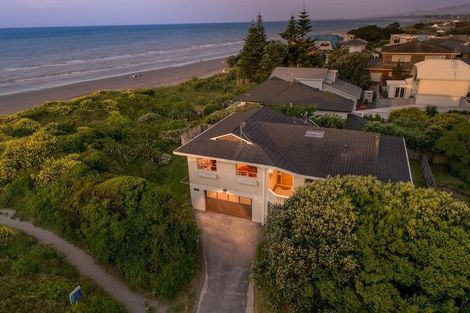 Photo of property in 1 Ngapotiki Street, Paraparaumu Beach, Paraparaumu, 5032