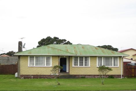 Photo of property in 102 Browne Street, Waitara, 4320