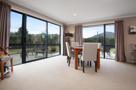 Photo of property in 20 Chestnut Close, Kelvin Grove, Palmerston North, 4414