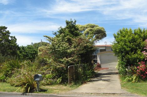 Photo of property in 18 Torkar Road, Clarks Beach, 2122