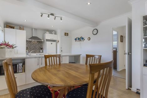 Photo of property in 1/52 Florence Avenue, Orewa, 0931