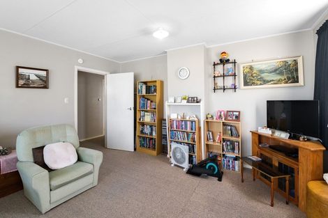 Photo of property in 64 Hinemoa Street, Levin, 5510