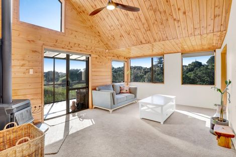 Photo of property in 28 Pararewa Drive, Whalers Gate, New Plymouth, 4310