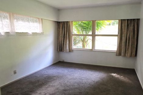 Photo of property in 13 Easton Park Parade, Glenfield, Auckland, 0629